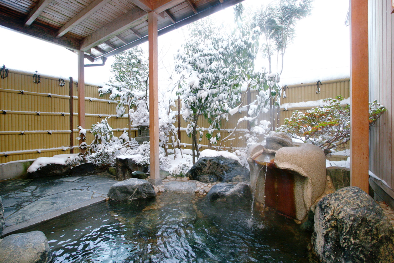 大峰館の雪見の露天風呂